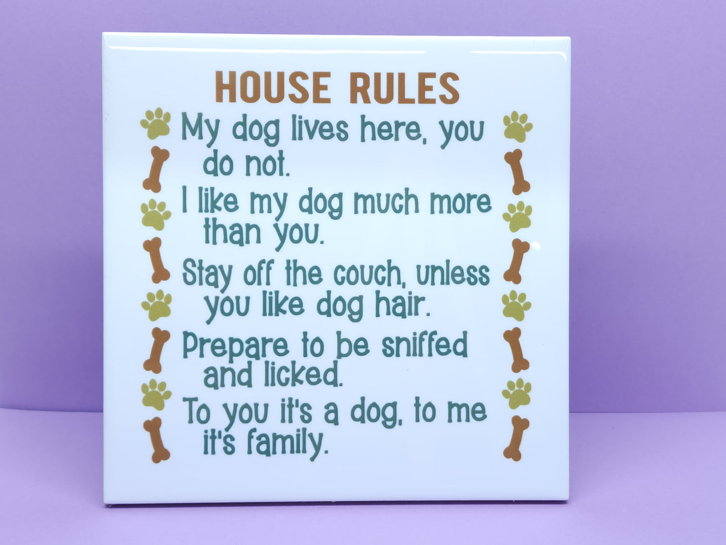Azulejo cerámico decorativo "Reglas de la casa" para perros 6x6